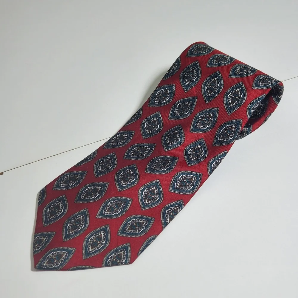 Christian Dior Authentic 100%‎ Silk Tie Made In The USA.